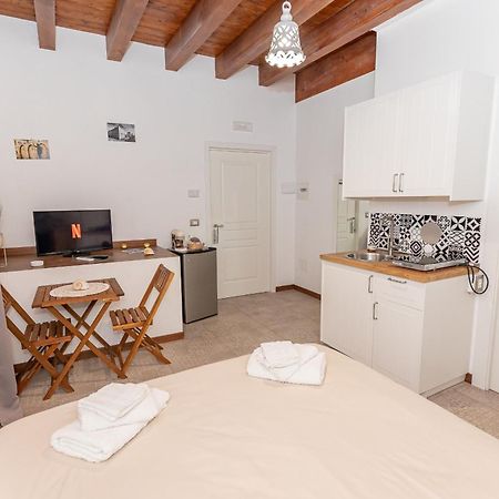 Centro Storico Redmood House A 5 Min Dal Mare, Wi-Fi, A/C E Netflix Daire Barletta Dış mekan fotoğraf